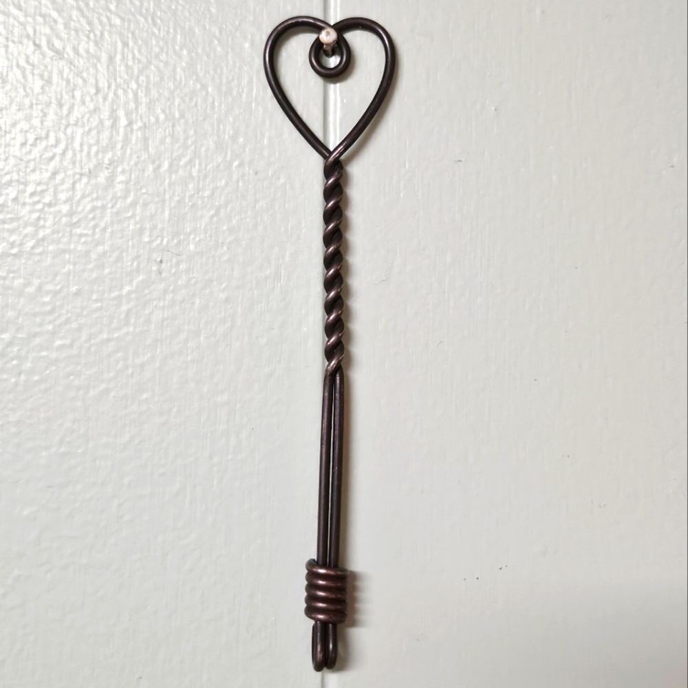 Twisted Wire Heart Match Holder